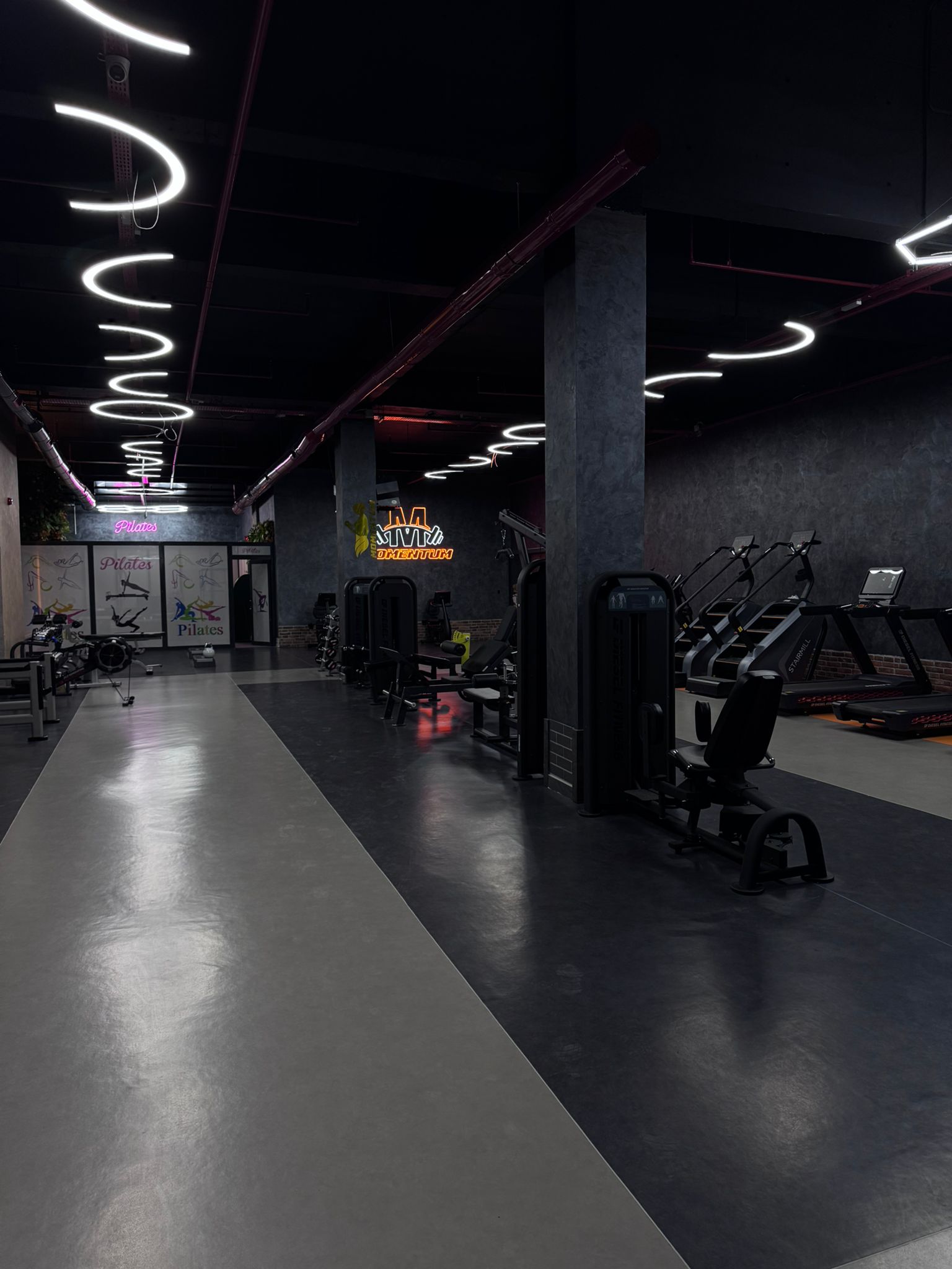 Momentum Fitness - Salon İç Mekan Atmosferi